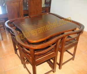 Kursi Makan Kafe Petak