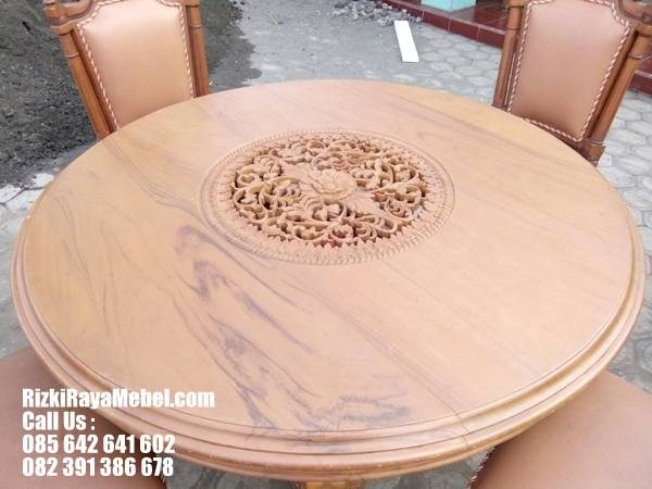 Meja Makan Ukiran Model Klasik Cantik Rizki Raya Mebel toko furniture online Jepara berkualitas Call : 085642641602