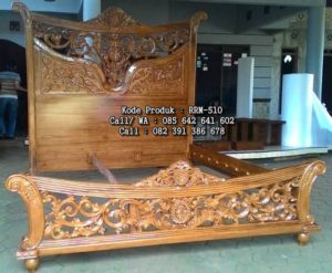 Dipan Tempat Tidur Ukiran Mewah