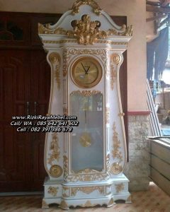 Jam Hias Ukiran Bagong Biola Jepara